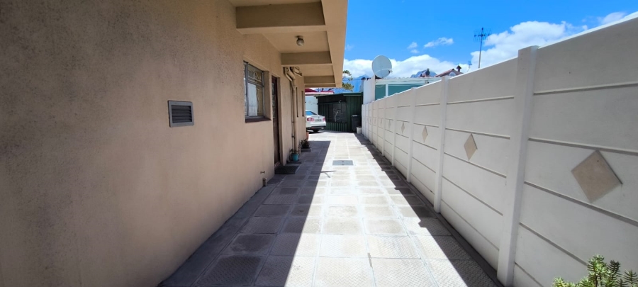 3 Bedroom Property for Sale in Belgravia Western Cape